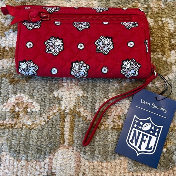 Atlanta Falcon Vera Bradley FRID Front Zip Wristlet Red/Silver Bandana‎ NWT - Picture 6 of 7